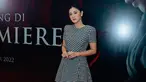 Naysilla Mirdad menyeberang ke layar lebar. Debutnya di film ditandai dengan Inang karya sutradara Fajar Nugros. Inang mempertemukan bintang sinetron Intan dan Orang Ketiga dengan ibunya sendiri, Lydia Kandouw. Pekan ini, Inang menggelar gala premier di Epicentrum XXI Jakarta. Penampilan Naysilla Mirdad menyita perhatian jurnalis dan tamu undangan lain. (Foto: Dok. Instagram @naymirdad)