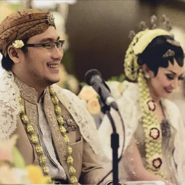 Potret Lawas 6 Pasangan Artis yang Telah 20 Tahun Lebih Menikah, Romantis