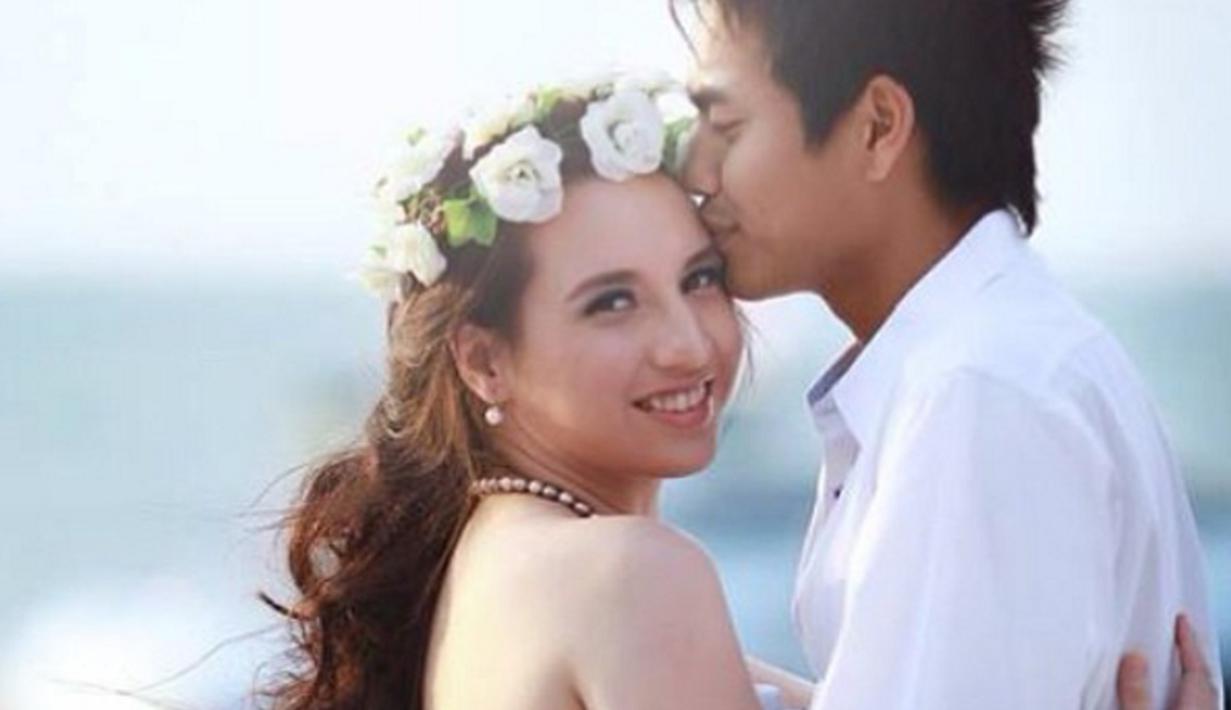 Michelle Ahmad pakai mahkota bunga, hmmm makin terlihat cantik yah. Tontowi makin cinta nih! (Instagram/ michelle_ahmad)