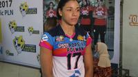 Pemain Jakarta PGN Popsivo Polwan, Gina Nambru, berfoto seusai pertandingan Proliga 2017 kontra Batam Sindo BVN di GOR Ken Arok, Malang, Sabtu (28/1/2017). (Bola.com/Andhika Putra)