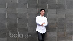 Presley Martono adalah pebalap Indonesia yang turun pada ajang Formula 4 Sout East Asia. (Bola.com/Nicklas Hanoatubun)