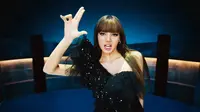 Genre tersebut berhasil menampilkan potensi terbesar Lisa sebagai rapper. Ia benar-benar all out untuk debut solonya ini. (YouTube BLACKPINK)