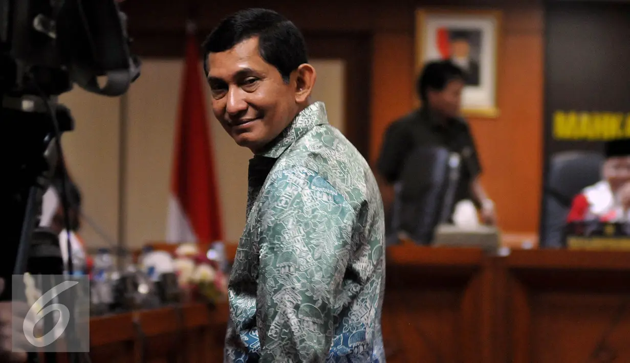 Maroef Sjamsoeddin tersenyum saat menjalani sidang sebagai saksi di MKD DPR RI, Jakarta, Kamis (12/3). Maroef  bersaksi terkait kasus dugaan pelanggaran etik yang dilakukan ketua DPR Setya Novanto. (Liputan6.com/Johan Tallo)