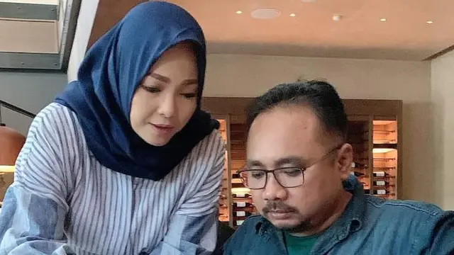 7 Potret Mesra Menteri Agama Gus Yaqut dan Istri, Romantis Banget