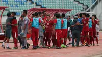 Pemain Timnas Indonesia U-19, saat pertandingan melawan Brunei Darussalam pada laga Piala AFF U-18 di Stadion Thuwunna, Rabu (13/9/2017). Indonesia menang 8-0 atas Brunei Darussalam. (Liputan6.com/Yoppy Renato)
