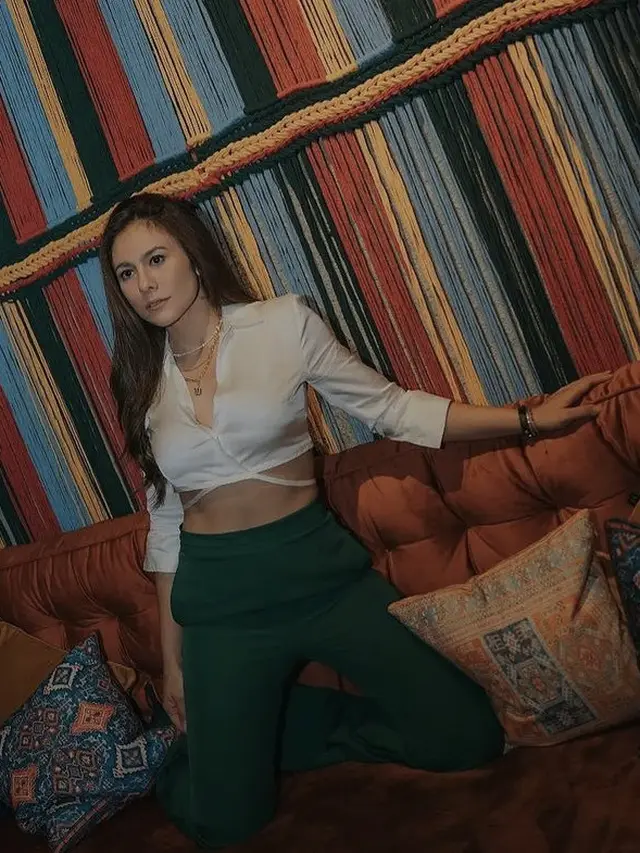 Potret Wulan Guritno Padupadan Bralette Hingga Crop Top 