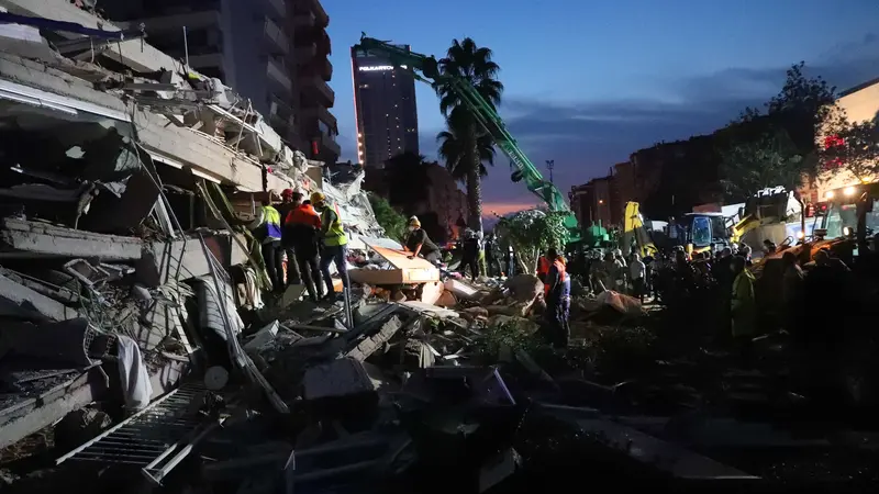 Turki Diguncang Gempa Bumi, Ratusan Orang Terluka