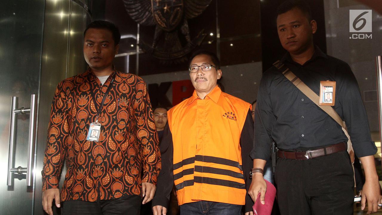 Bupati Cirebon Purwadi Sastra Resmi Ditahan Komisi Pemberantasan Korupsi (KPK)