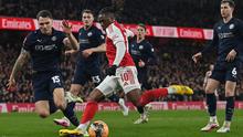 Gelandang Arsenal, Eberechi Eze, tampil impresif saat membantu timnya meraih kemenangan 4-0 atas Wigan Athletic pada laga pekan keempat Piala FA di Stadion Emirates, Minggu (15/02/2026) malam WIB. Dalam duel itu, Eze mampu mengukir dua assist. (AFP/Glyn Kirk)
