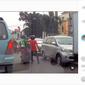 Driver ojol diajak berkelahi oleh pengguna jalan lain karena tidak terima ditegur lantaran menggunakan lajur yang berlawanan arah (Dashcam owners Indonesia)