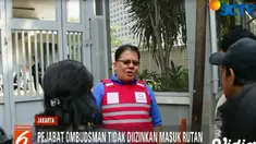 Setelah menunggu selama hampir 30 menit, rombongan Ombudsman tetap tidak diperkenankan masuk hingga akhirnya mereka meninggalkan lokasi.