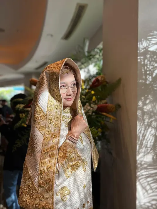 Desy Ratnasari [Foto: Instagram/desyratnasariterdepan]