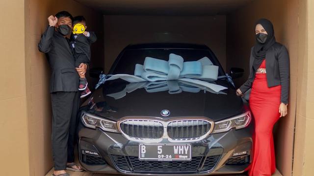 Viral Pengusaha Beri Kado Mobil Anaknya yang Masih Balita, Ini 6 Potretnya