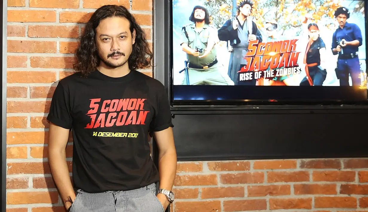 Film 5 Cowok Jagoan juga memberikan pengalaman menarik bagi aktor Dwi Sasono. Berperan sebagai Dedi Kasi, ia harus menyesuaikan diri berperan menjadi pria bertubuh gempal yang tetap harus lincah dalam sebuah pertarungan. (Bambang E. Ros/Bintang.com)