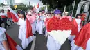 Sejumlah umat Kristiani melakukan kirab perayaan Paskah di Jalan Medan Merdeka Timur, Jakarta, Minggu (4/1). Kirab ini dimulai dari Bundaran Hotel Indonesia dan berakhir di gereja Immanuel Jakarta. (Liputan6.com/Helmi Fithriansyah)