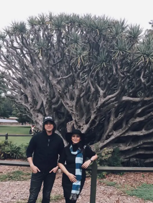 Anak dari penyanyi Memes, Kevin Aprilio tak hanya sukses dengan Vierra, ia juga merupakan produser girlband Princess. (via instagram/@kevinaprilio)