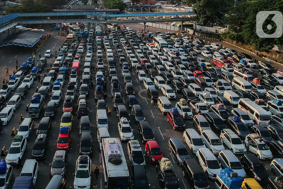 Puncak Arus Mudik di Pelabuhan Merak