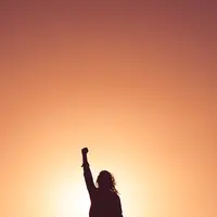 Ilustrasi Strong Woman. Credit: Photo by Miguel Bruna on Unsplash