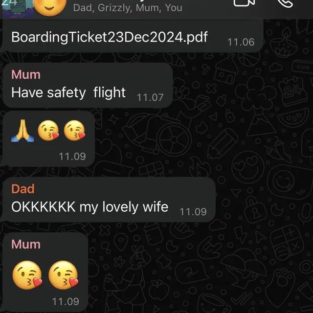 6 Chat Romantis Ayah Ibu di Grup Keluarga Ini Bikin Senyum, Tak Kalah dari ABG