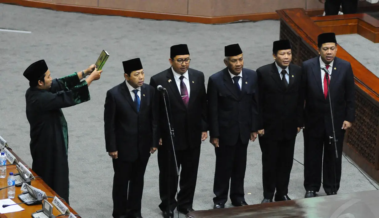 Pimpinan DPR RI periode 2014-2019 secara resmi mengucapkan sumpah janji jabatan, Jakarta, (2/10/14). (Liputan6.com/Andrian M Tunay)