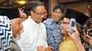 Cagub DKI Jakarta, Anis Baswedan saat berdialog dengan masyarakat Minang yang tinggal di Jakarta, Sabtu (21/1). Dalam dialog tersebut masyarakat Minang yang tergabung dalam DUNSANAK Anies-Sandi siap memenangkan pemilu DKI. (Liputan6.com/Angga Yuniar)