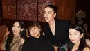 Founder BLP Beauty, Lizzie Parra, kenakan outfit serba hitam yang padukan kemeja dan celana panjang [@tasyafarasya]