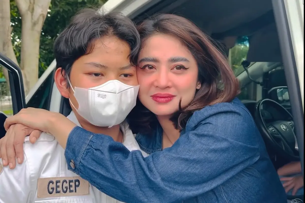 [Fimela] Dewi Perssik dan Gabriel