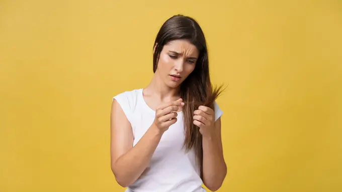 Kelihatan Sepele, 5 Kebiasaan Ini Bisa Buat Rambutmu Rontok! [Dok/freepik.com]