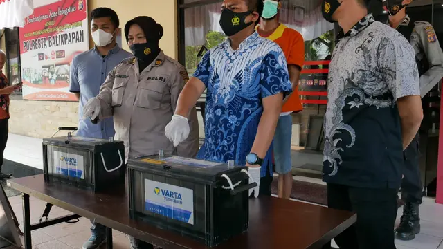 Jumpa press pengungkapan kasus pencurian accu genset di Balikpapan.