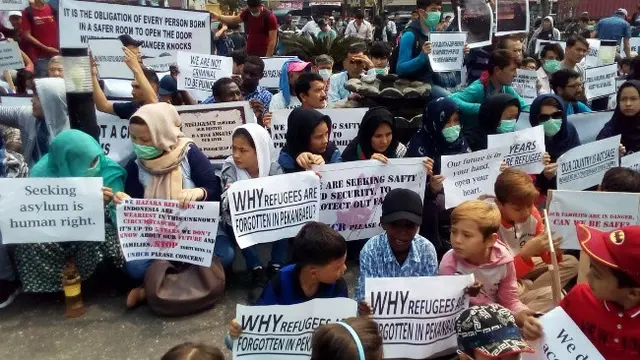 Pencari suaka di Pekanbaru mendemo kantor perwakilan IOM dan UNHCR berharap dapat kepastian.