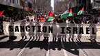 Para demonstran ikut serta dalam aksi unjuk rasa pro-Palestina menentang tindakan Israel dan kelangkaan pangan yang terus berlanjut di Jalur Gaza, selama aksi protes di Melbourne, Australia pada 24 Agustus 2025. (William WEST/AFP)