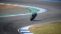 Pembalap Movistar Yamaha, Valentino Rossi saat beraksi pada tes pramusim MotoGP 2018 di Sirkuit Buriram, Thailand. (Twitter/Yamaha MotoGP)