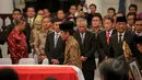 Presiden Jokowi berjalan usai memberikan penghormatan terakhir kepada jenazah Dubes RI untuk Pakistan, Burhan Muhammad di Gedung Pancasila, Kementerian Luar Negeri, Jakarta, Selasa (19/5/2015). (Liputan6.com/Faizal Fanani)   