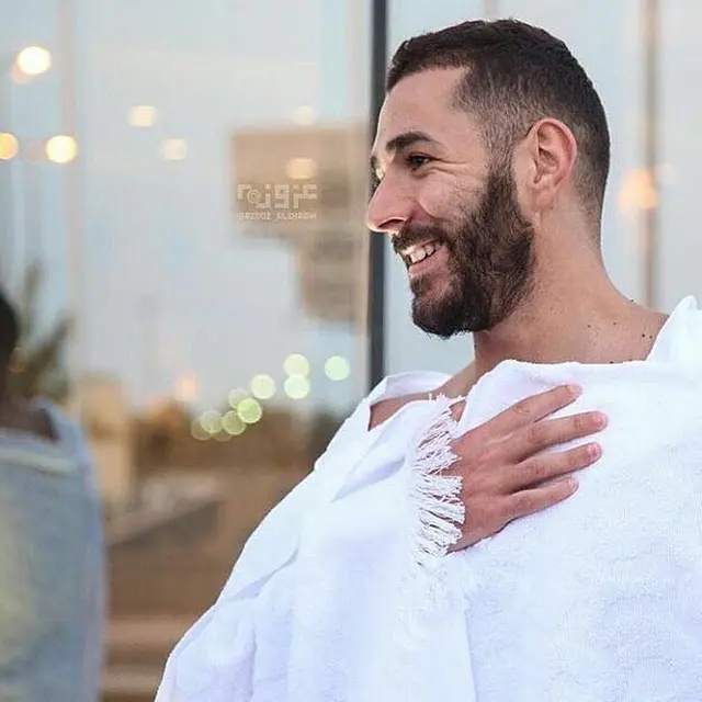 6 Potret Karim Benzema Pakai Busana Muslim, Tetap Puasa saat Sepak Bola