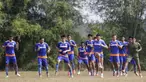 Sejumlah pemain PBR melakukan pemanasan pada latihan jelang Piala Jenderal Sudirman di Lapangan National Youth Training Center, Sawangan, Depok, Jawa Barat, Senin (2/11/2015). (Bola.com/Vitalis Yogi Trisna)