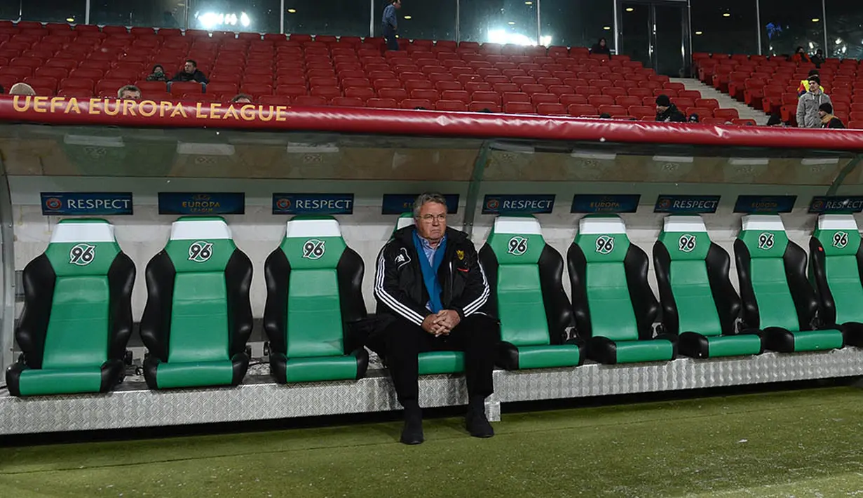 Namun Guus Hiddink gagal mengangkat performa Anzhi untuk meraih gelar di Rusia. (AFP/Patrik Stollarz)