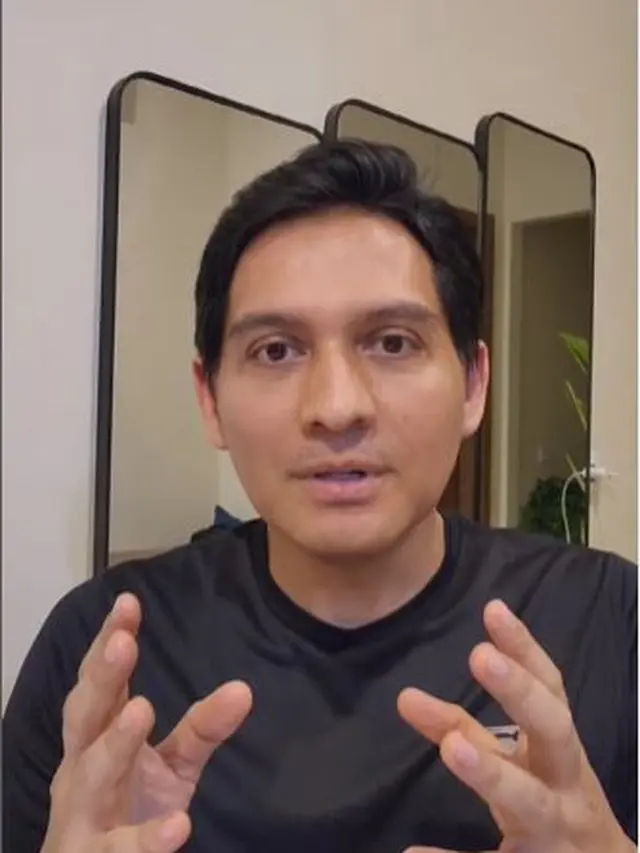 Lucky Hakim (https://www.instagram.com/p/C9ZFOPzvJm1/)