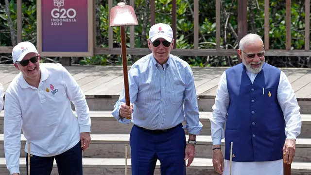 Pemimpin Dunia Tanam Mangrove Bersama di Sela KTT G20