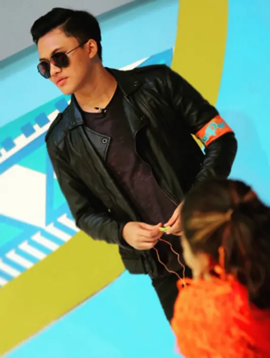 Rizky Febian pun terjun di dunia modeling, meski usia nya tergolong muda ia nampak percaya diri didepan awak media. (via instagram@rizkyfbian/Bintang.com)