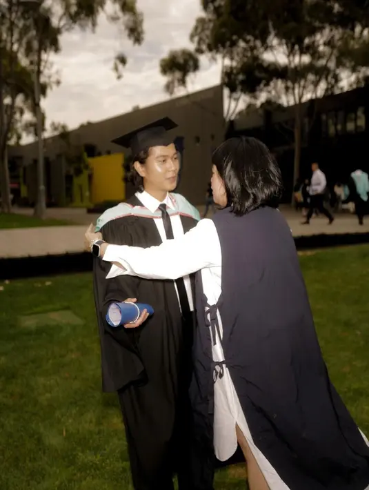 Iqbaal Ramadhan wisuda [Instagram/iqbaal.e)