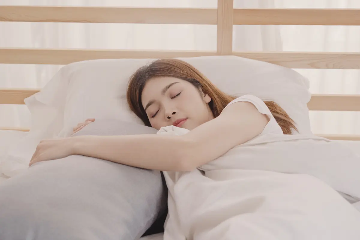 wanita oktober tidur yang cukup