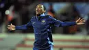 Anthony Martial merayakan gol yang dicetak ke gawang Armenia pada laga penyisihan Piala Eropa 2015 U-21 di Stadion Toulouse, Prancis, Kamis (14/11/2015). Martial mencetak gol pada debutnya bersama timnas senior Prancis. (AFP Photo/Pascal Pavani)