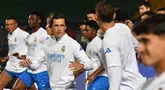 Bek Real Madrid asal Spanyol, Alvaro Carreras saat mengikuti sesi latihan di Stadion Almaty Ortalyk, Almaty, Kazakhstan, pada 29 September 2025. (VYACHESLAV OSELEDKO/AFP)