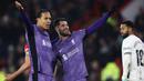 Selebrasi gelandang Liverpool, Dominik Szoboszlai (kanan) bersama Virgil van Dijk setelah mencetak gol kedua timnya ke gawang Sheffiled United pada laga pekan ke-15 Liga Inggris 2023/2024 di Bramall Lane, Sheffield, Kamis (7/12/2023) dini hari WIB. (AFP/Darren Staples)