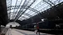 Penampakan Stasiun Tanjung Priok saat proses renovasi, Kamis, (5/11/2015). Rute Tanjung Priok-Kota akan kembali diaktifkan pada awal tahun 2016. (Liputan6.com/Gempur M Surya)