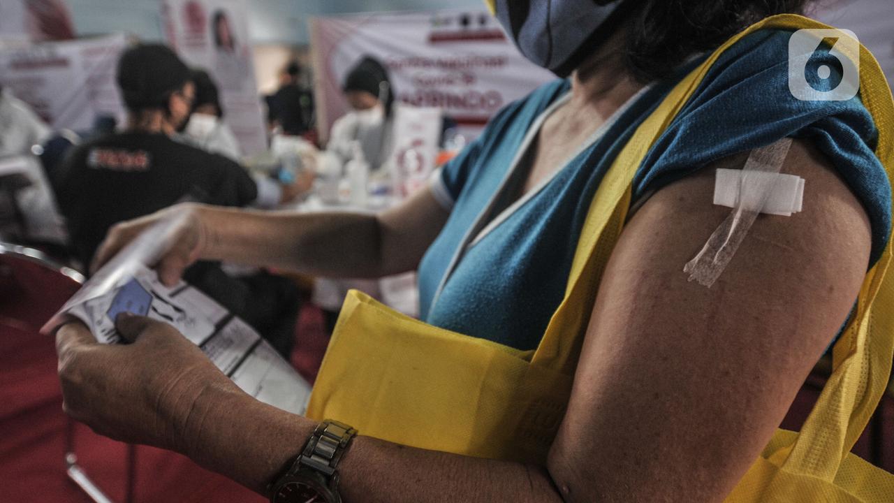 Sentra Vaksinasi Covid-19 bagi PKL dan Pelaku UMKM