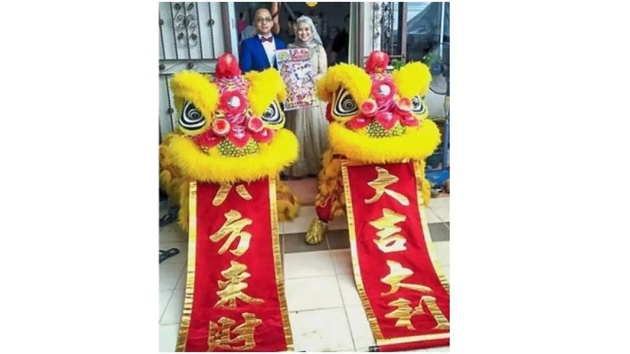 Resepsi Pengantin Muslim Tampilkan Barongsai