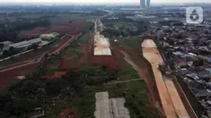 Foto udara suasana proyek Jalan Tol Cimanggis - Cibitung (Cimaci) di Desa Gandamekar, Bekasi, Jawa Barat, Rabu (3/5/2023). Kabupaten Bekasi menjadi salah satu wilayah yang paling banyak digunakan untuk proyek Tol Cimaci. (merdeka.com/Imam Buhori)