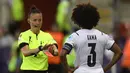 Professional Game Match Officials Limited (PGMOL), badan yang bertanggung jawab atas wasit dalam sepakbola profesional Inggris, menyatakan bahwa penunjukan Rebbeca Welch sudah memenuhi segala syarat untuk jadi wasit di Liga Inggris. (AFP/Oli Scarff)