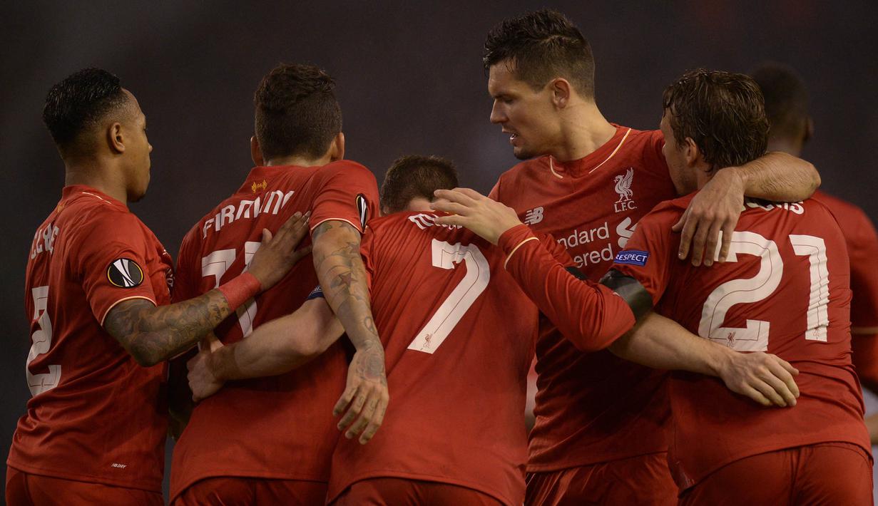 Para pemain Liverpool merayakan gol yang dicetak James Milner ke gawang Bordeaux pada laga Liga Europa di Stadion Anfield, Inggris, Kamis (26/11/2015). (AFP Photo/Oli Scarff)